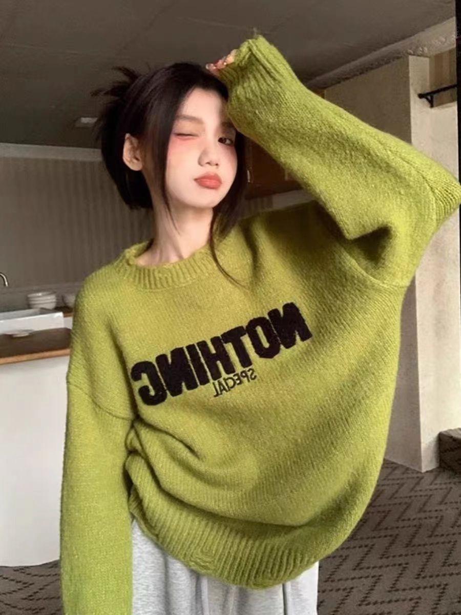 灰色字母刺繡圓領長袖針織衫女秋冬季寬鬆軟糯慵懶風套頭外穿毛衣