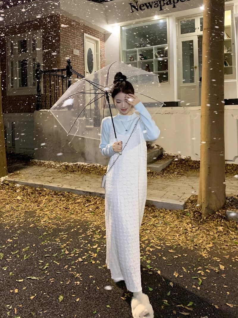 溫柔風蕾絲鈎花吊帶連衣裙女秋季2023新款顯瘦長款過膝初戀系裙子
