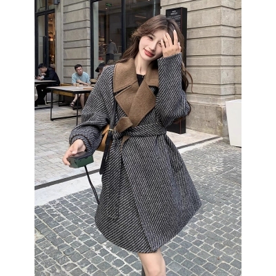 Korean style striped contrasting woolen coat for women, autumn and winter style, small, high-end, thickened woolen coat