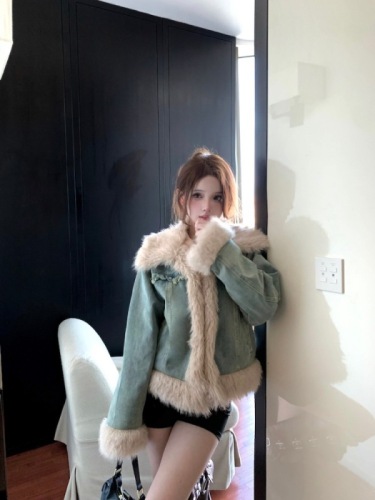 Retro washed denim spliced ​​fur jacket for women in autumn and winter loose thickened warm long-sleeved cardigan fur top