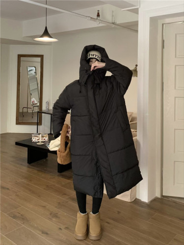 Actual shot of new winter clothing, mid-length hooded down jacket, thickened loose slimming warm jacket