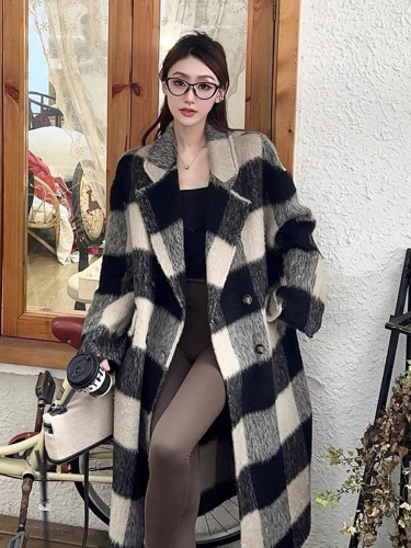 Tartan coat for women 2023 autumn and winter new loose thickened Korean Hepburn style woolen coat for small people