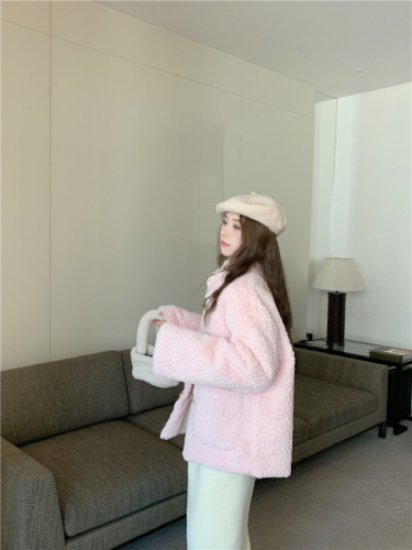 Xiaoxiang style lamb wool jacket autumn and winter new style small versatile horn button lamb wool
