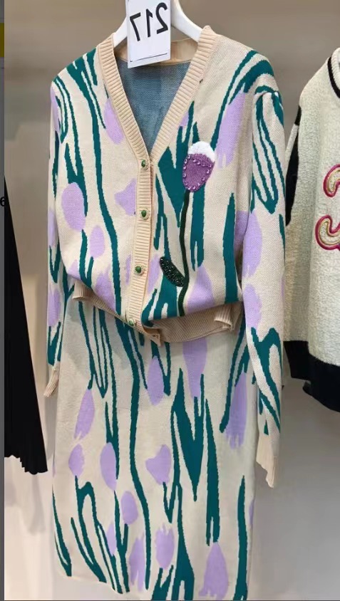 秋冬新款小香風鬱金香洋氣時髦修身針織提花開衫包臀長半裙兩件套
