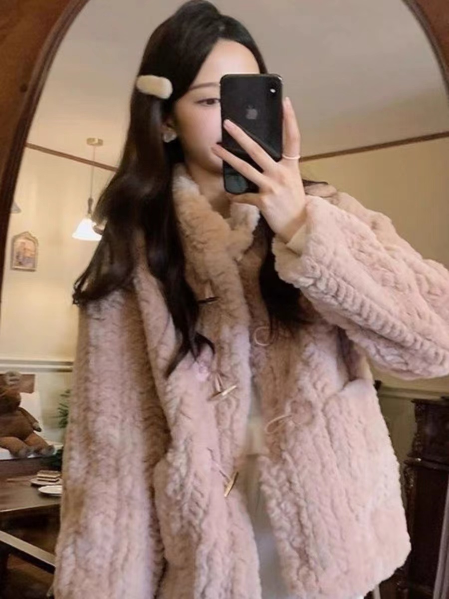 Xiaoxiangfeng pink sherpa coat for women in autumn and winter new style plus velvet and thickened fur all-in-one imitation rabbit fur coat