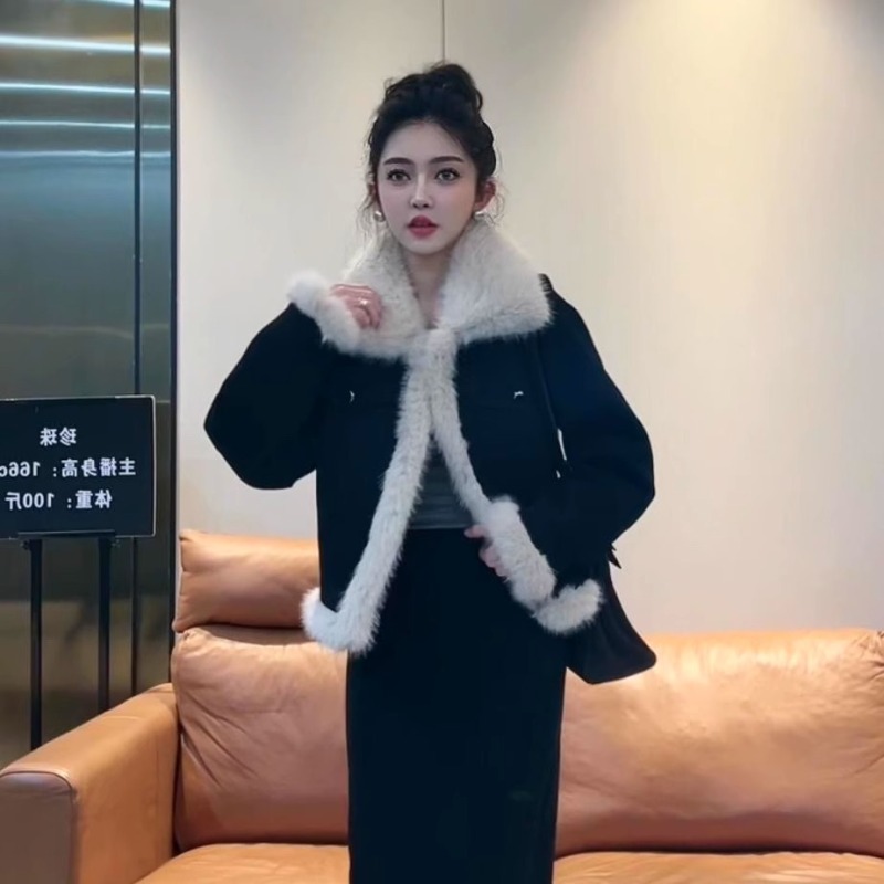 牛仔短款拼接毛毛上衣羽絨服秋冬新款高級感炸街羊羔毛絨外套女