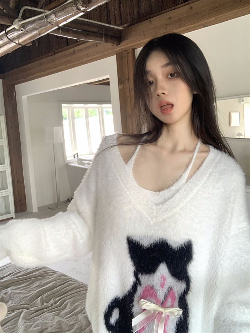 實拍   水貂毛蝴蝶結貓咪V領毛衣+吊帶背心兩件套