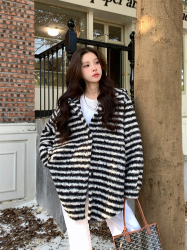 Actual shot ~ New style woolen striped hooded jacket