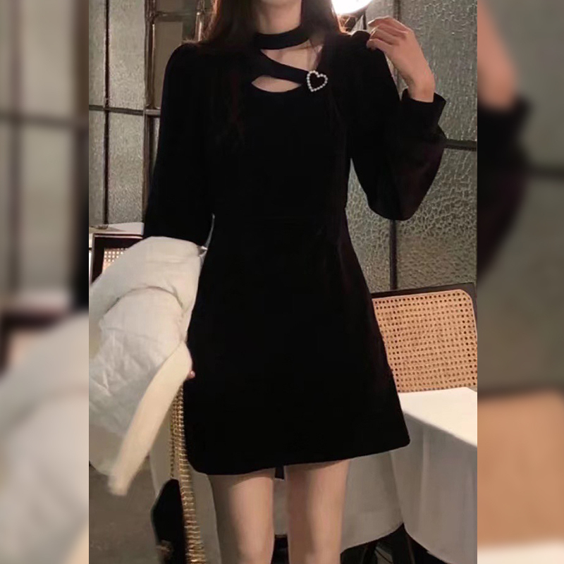 法式赫本風連衣裙女秋裝高級感2023新款黑色顯瘦配大衣內搭打底裙