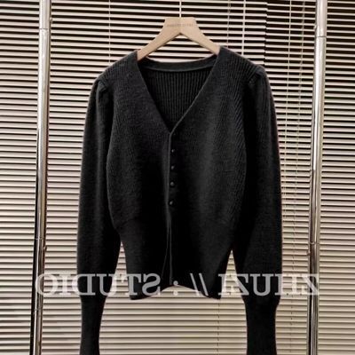  new autumn and winter design slit hem short slim fit V-neck long-sleeved sweater jacket knitted cardigan for women