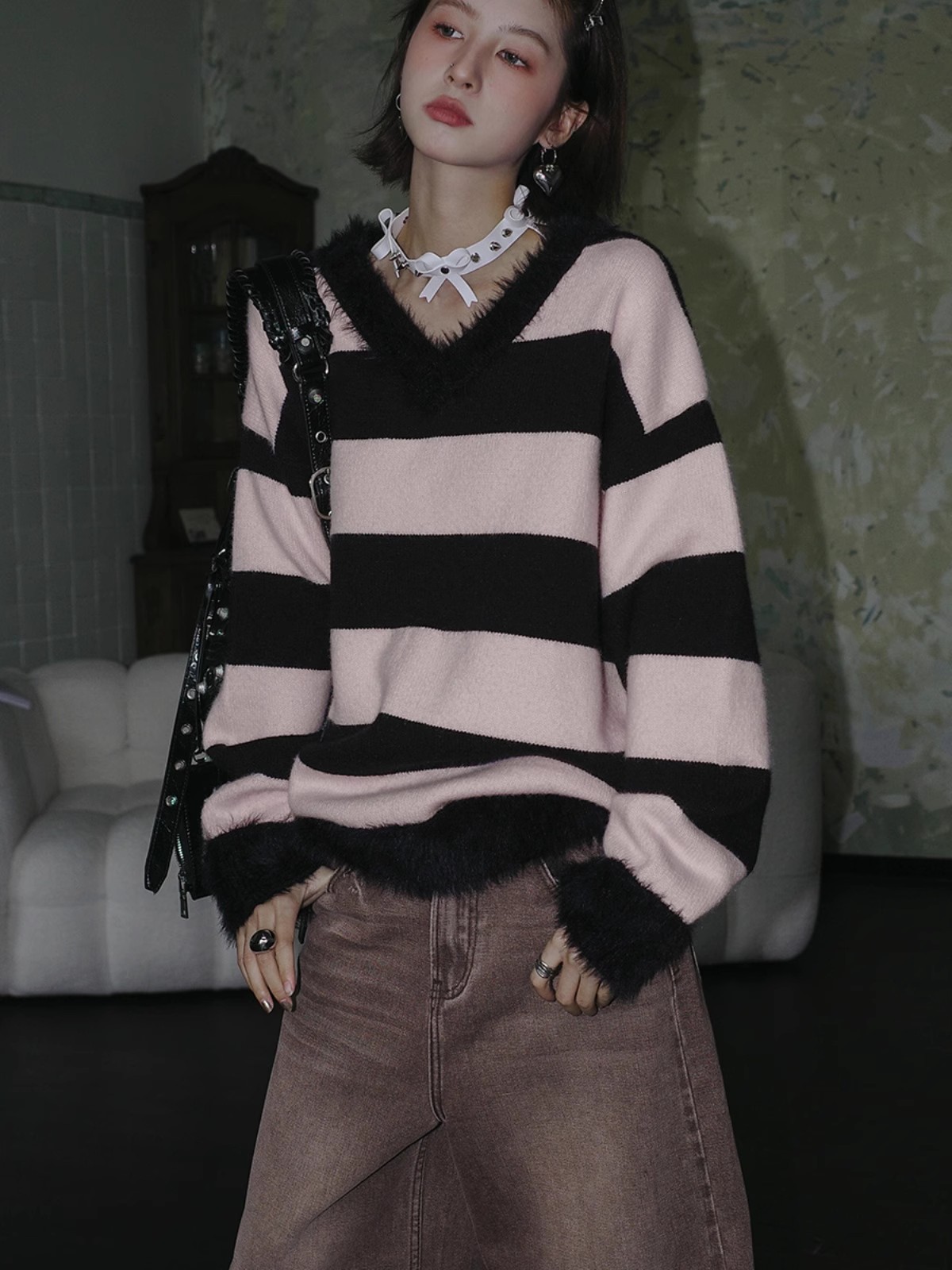 美頸V領毛衣女秋冬黑粉色條紋慵懶風寬鬆北極絨軟糯套頭外穿長袖