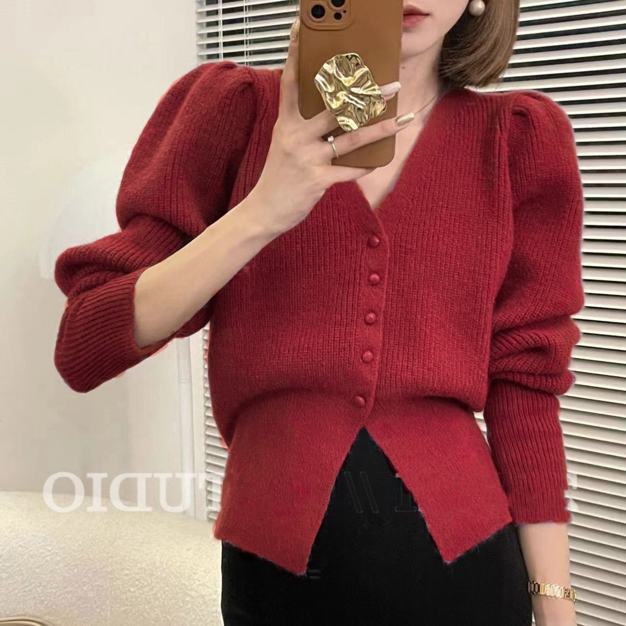 2023 new autumn and winter design slit hem short slim fit V-neck long-sleeved sweater jacket knitted cardigan for women