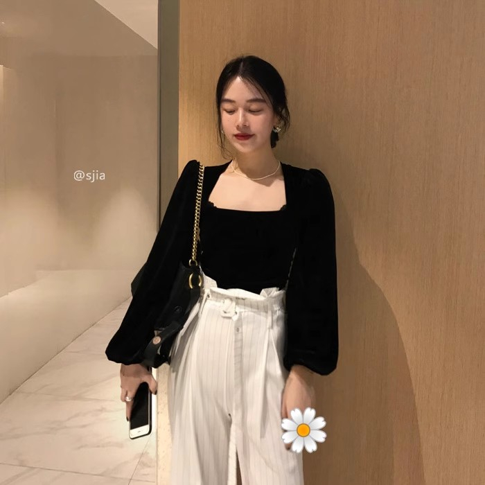 法式修身設計感小眾短款長袖女秋季復古方領氣質泡泡袖絲絨上衣潮