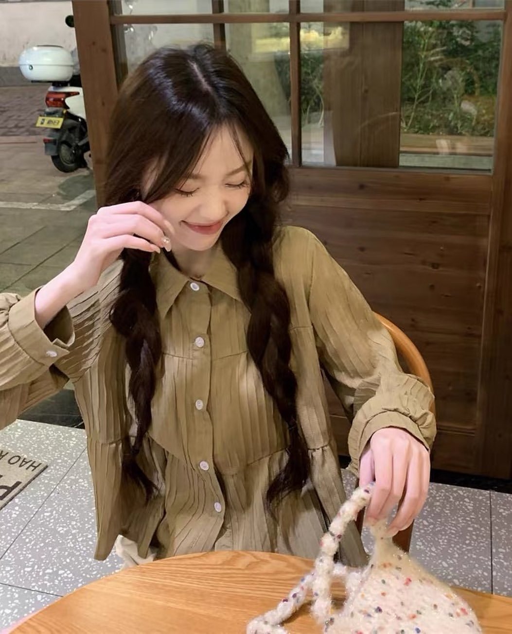 法式娃娃領長袖襯衫女秋季寬鬆顯瘦法式別致褶皺短款上衣