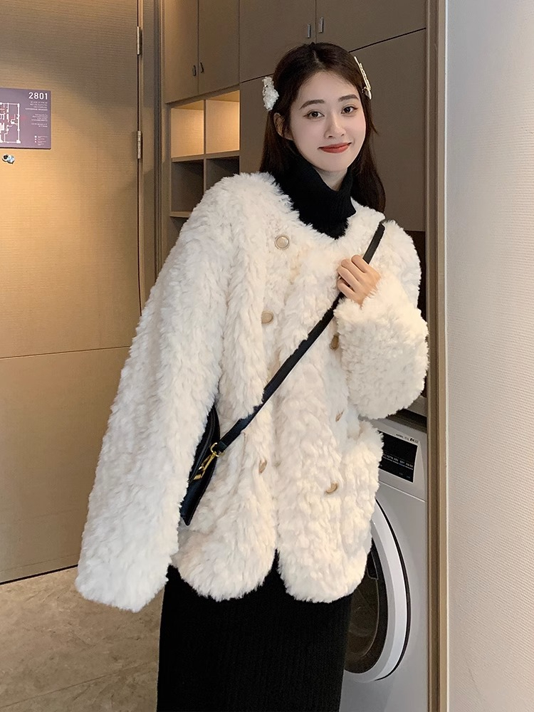 Lamb wool coat for women 2023 winter small fragrant style loose thickened plush white fur top cotton coat