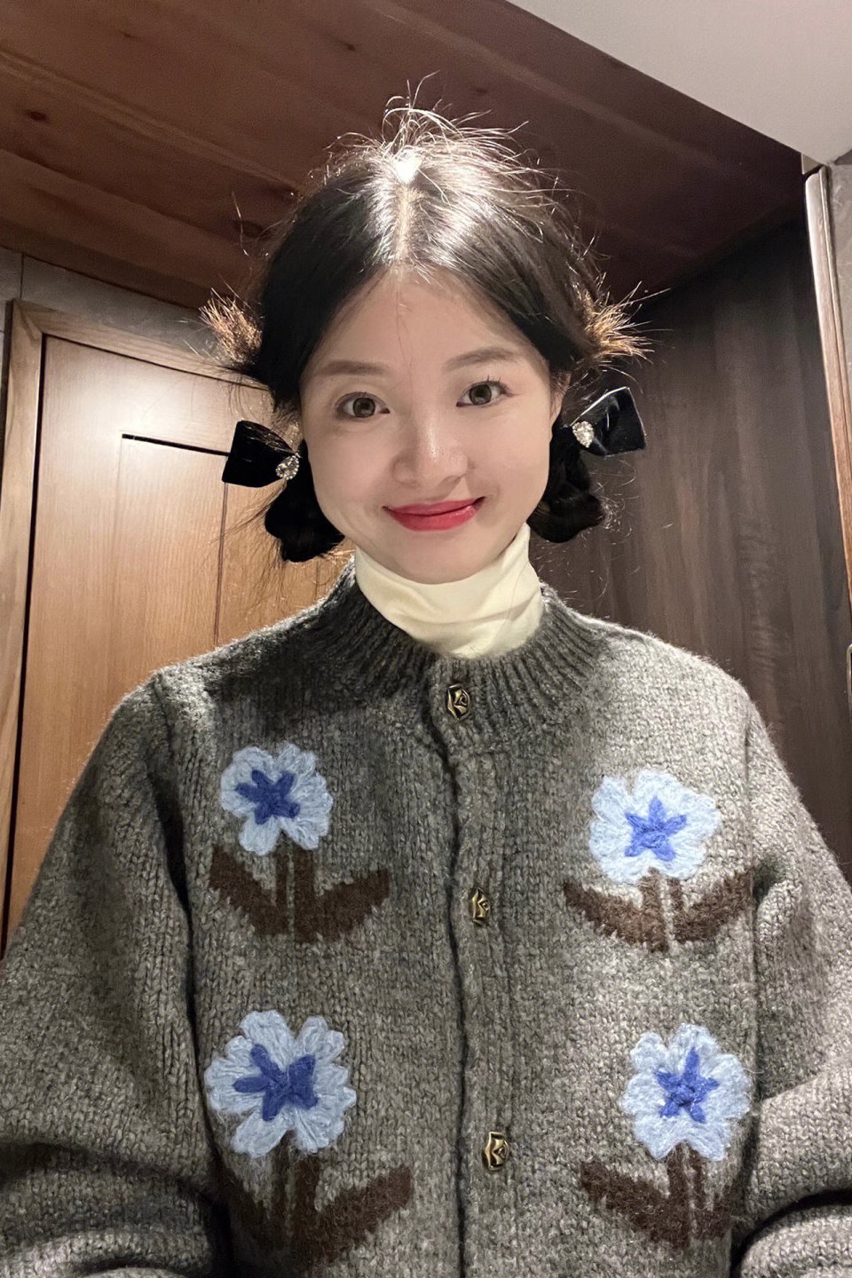 溫柔灰色軟糯花朵毛衣女秋冬慵懶復古短款上衣學院風針織開衫外套