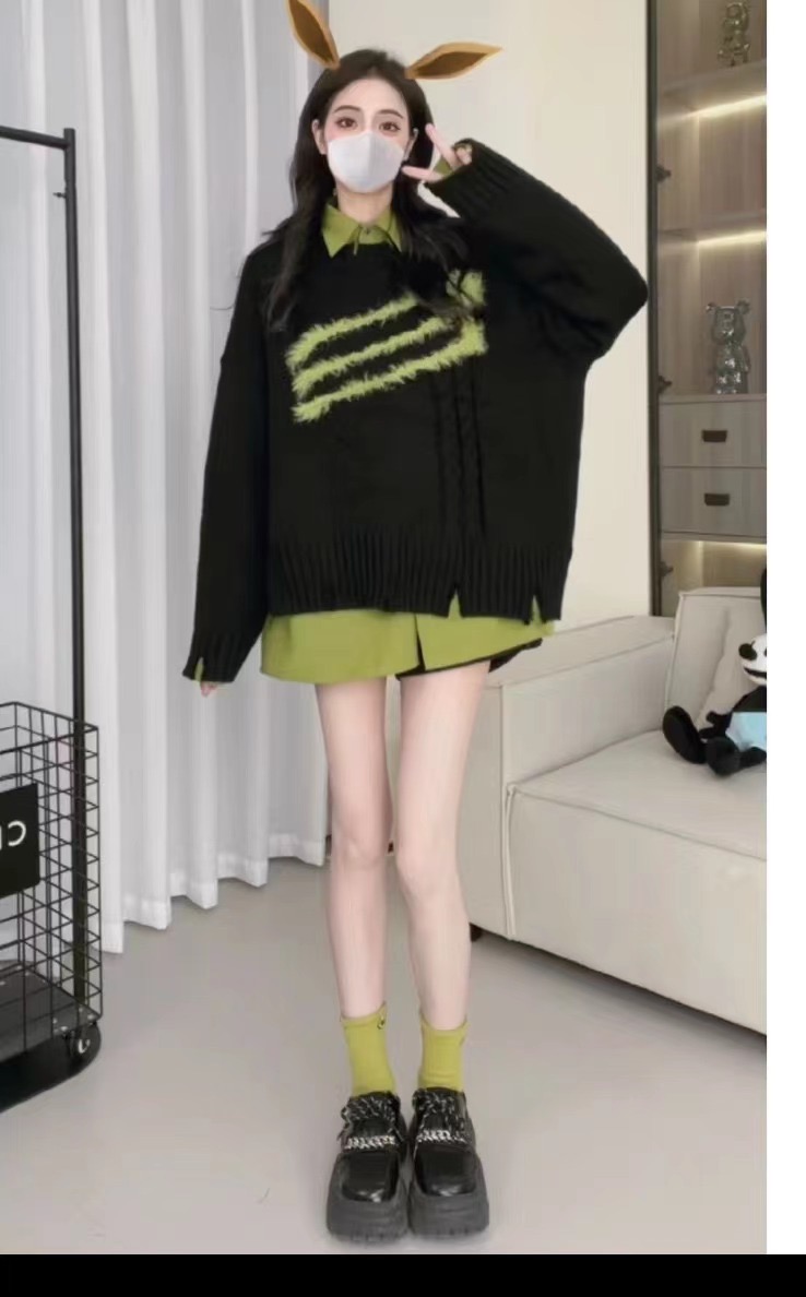 Korean style lazy style black round neck sweater for women autumn and winter design sweater outer wear gentle atmosphere top