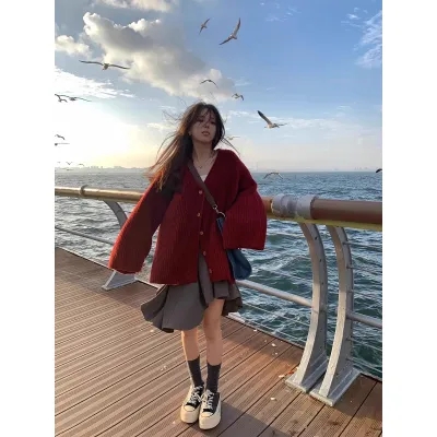 Huanghuangjia button V-neck sweater women's autumn new commuting lazy style loose casual slim knitted cardigan jacket