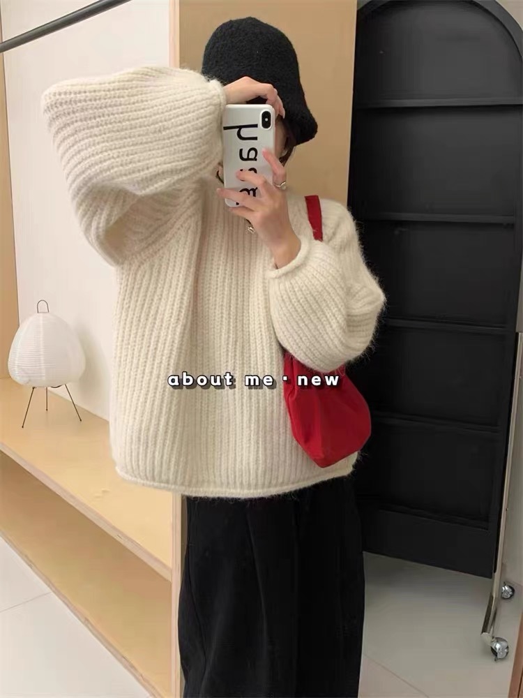 溫柔風純色燈籠袖圓領毛衣女秋冬新款韓版寬鬆加厚卷邊粗線針織衫