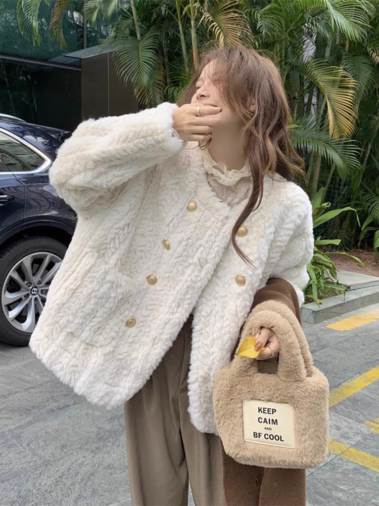 Xiaoxiangfeng lamb wool coat for women 2023 winter new style small loose thickened white fur top cotton coat
