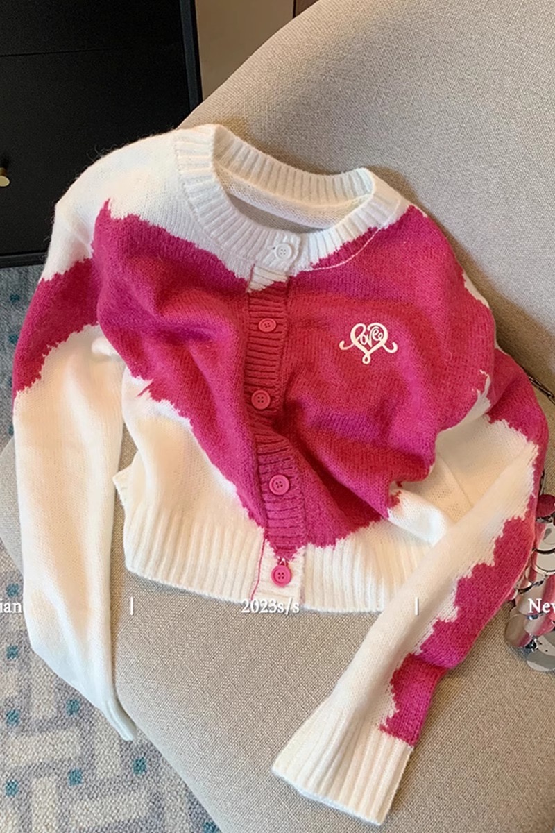 撞色刺繡愛心圓領軟糯針織外套女秋季2023設計感甜美洋氣毛衣開衫