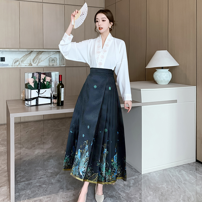 實拍2023冬季明制漢服暗紋翠鳥鳶尾仿妝花刺繡上衣馬面裙套裝