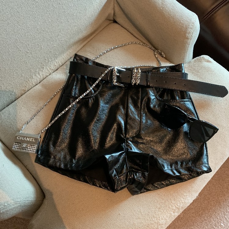 Real shot of fashionable hottie PU leather shorts in autumn and winter