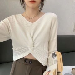 Cashmere sweater for women in autumn 2023, new V-neck solid color long-sleeved base layer top, stylish short-sleeved outerwear top