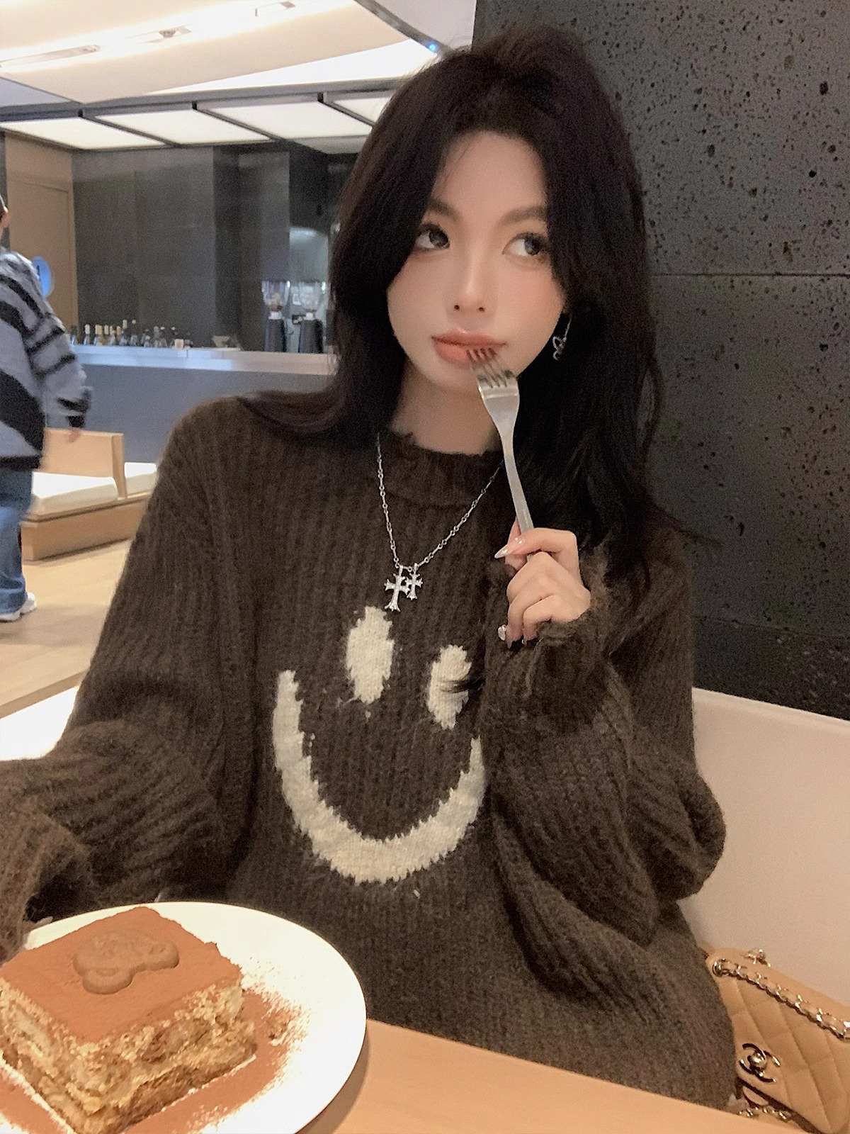 邱肉瑤11月21日20點上新 加購搶快樂舞會*套頭笑臉毛衣