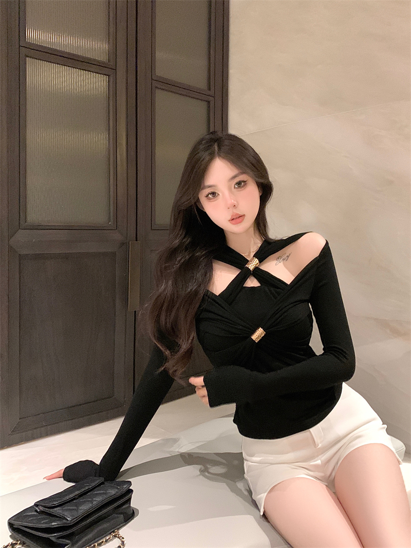 實拍~純欲辣妹風v領長袖內搭T恤女秋冬新款鏤空露肩打底上衣
