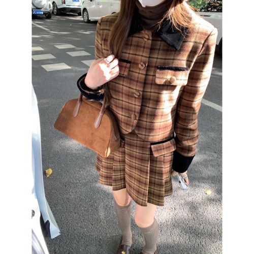 Real shot Winter Maillard color atmospheric plaid woolen quilted jacket and skirt two-piece set