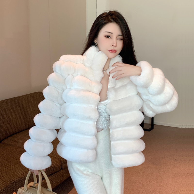 Actual shot of 2023 winter French fashionable new temperament socialite slimming imitation fur fur coat women's short top