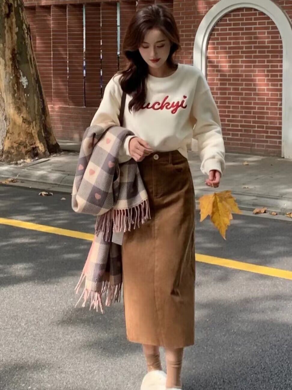 秋冬時尚搭配一整套女網紅炸街小個子加絨衛衣燈芯絨半身裙兩件套