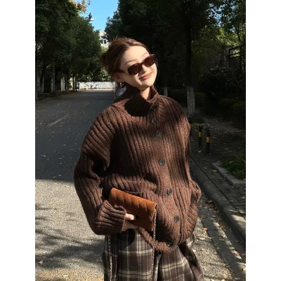 High-end and super good-looking women's clothing for autumn 2023 new Maillard wear dark brown turtleneck sweater knitted cardigan