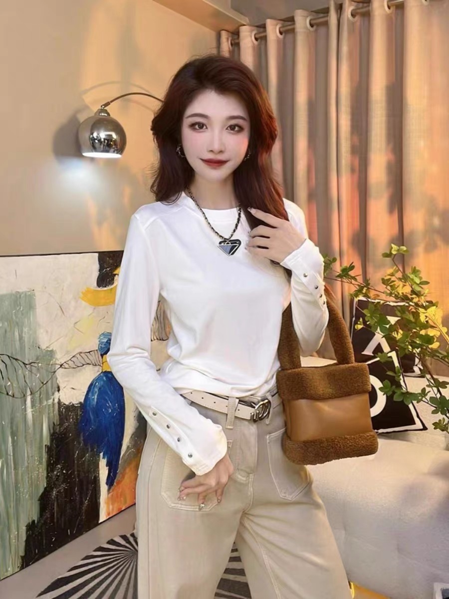 加絨磨毛T恤女2023秋冬新款韓版設計感紐扣袖三角標洋氣打底衫