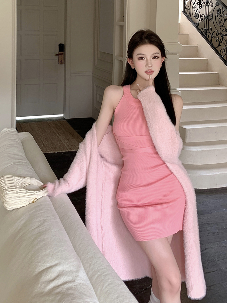 實拍 小香風粉嫩掛脖連衣裙+毛絨開衫兩件套