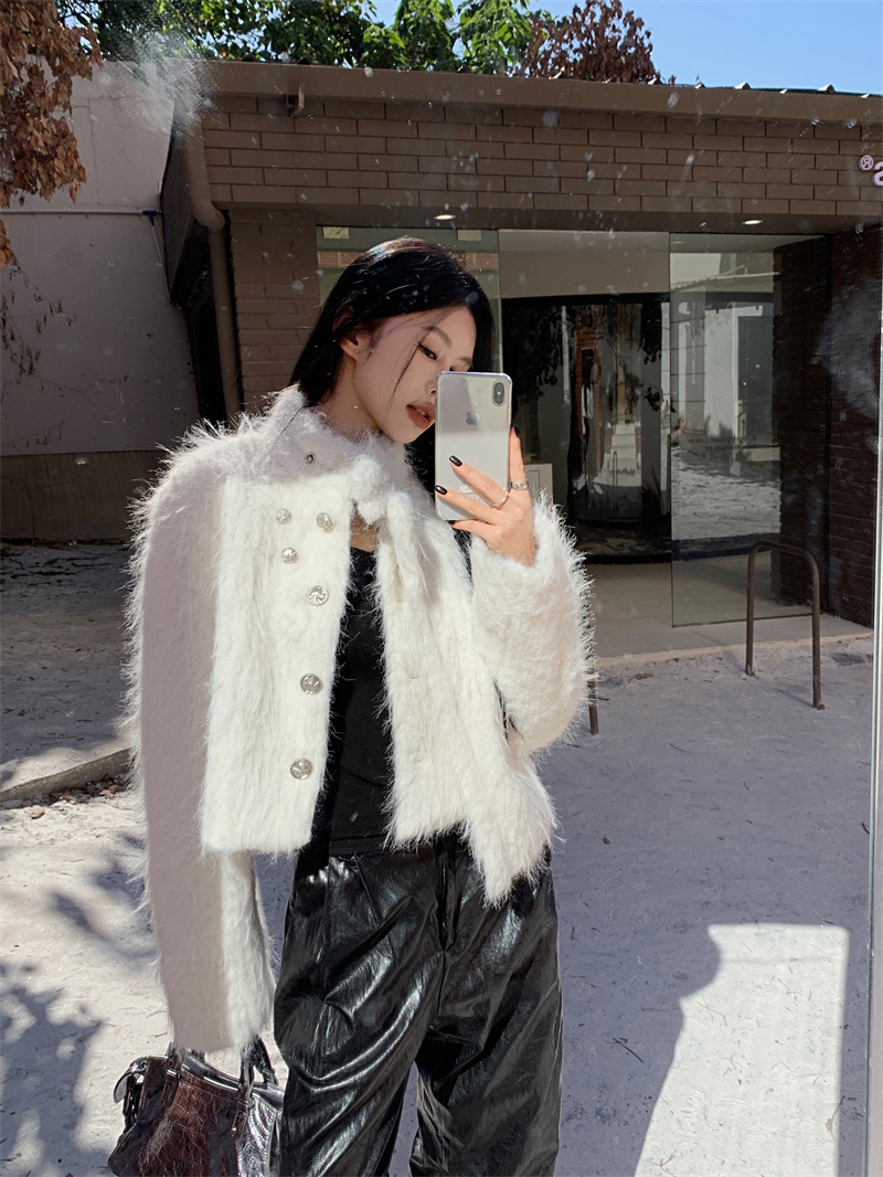 Actual shot of elegant white plush heavy-duty multi-button quilted jacket, soft and waxy high-end niche tops
