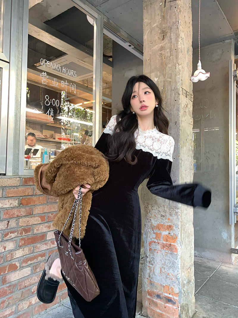 Real shot of retro lace crochet hollow stitching stand-up collar velvet dress for women fake two-piece waist long skirt