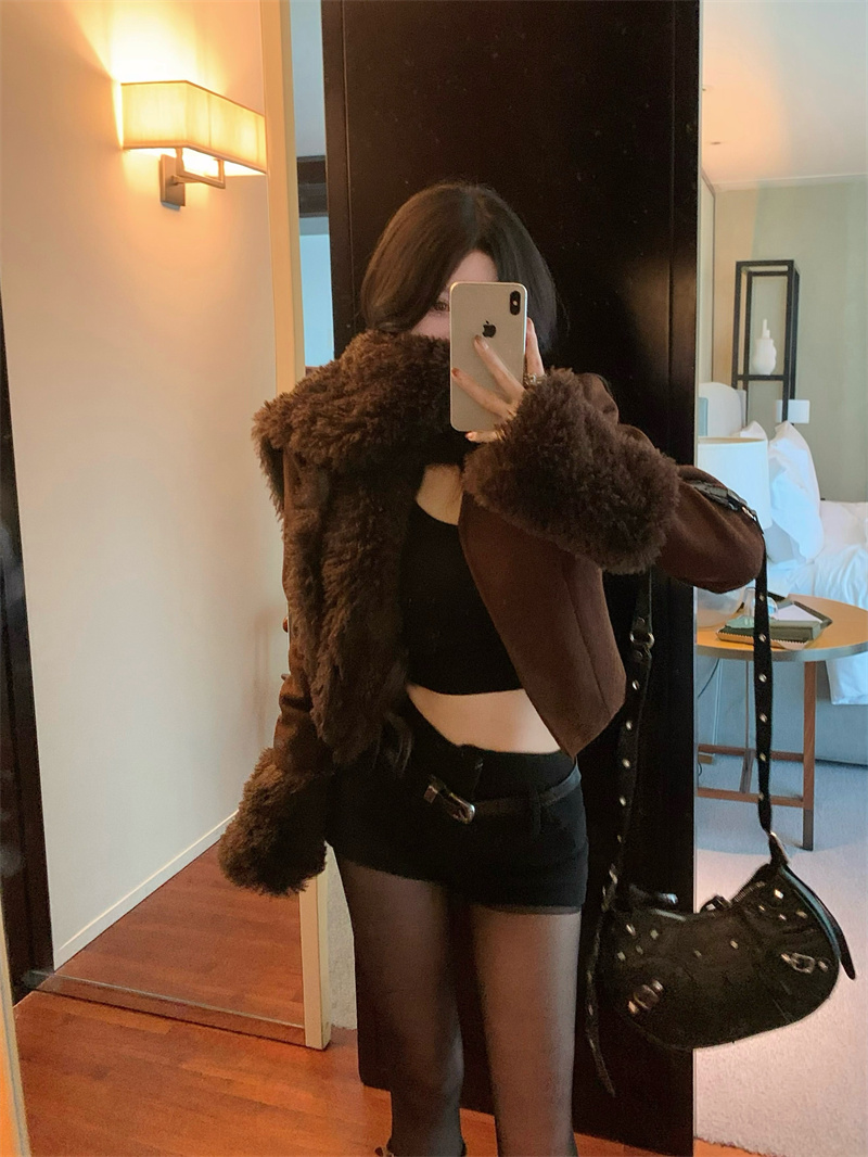 6556#Real shot of Maillard’s high-end, stylish, coffee-colored short woolen jacket and scarf