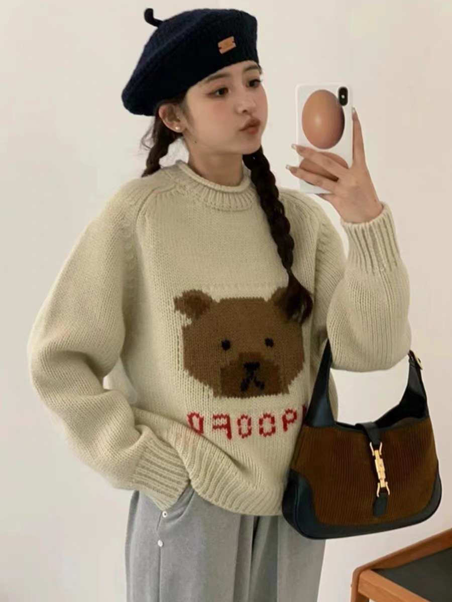 韓系小熊刺繡針織毛衣外穿女秋冬圓領套頭寬鬆慵懶風羊毛上衣加厚