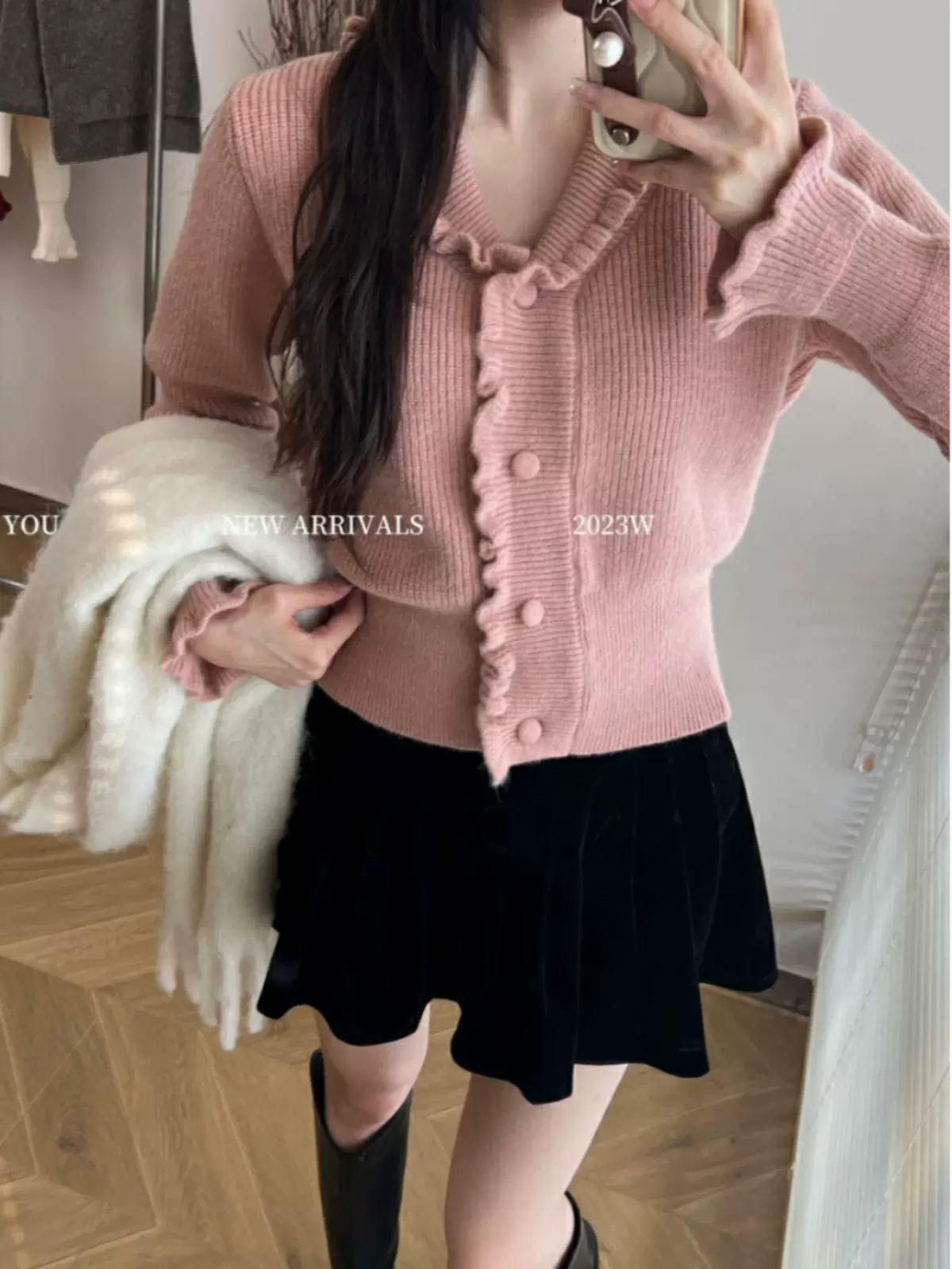 Autumn and winter Korean style age-reducing sweet and stylish v-neck knitted cardigan fungus sweater single-breasted lapel waist top