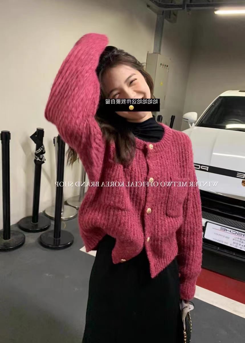High-end dragon fruit color knitted cardigan for women in autumn and winter new style retro small fragrance sweater jacket short top thick