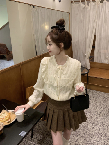 Actual shot of new autumn and winter lotus leaf collar lantern sleeves sweet bottoming shirt Korean style ladylike style inner lace shirt