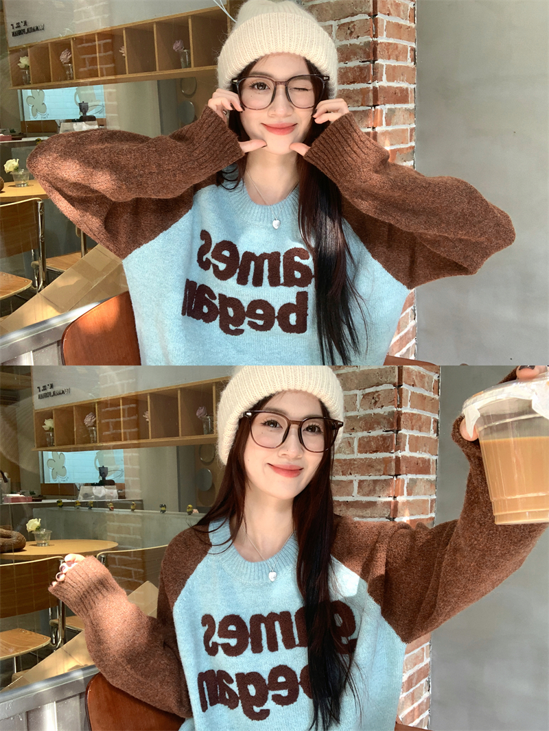 Actual shot of lazy style Korean style slimming and versatile raglan sleeves color-blocked letter sweater for women 2023 autumn and winter new style