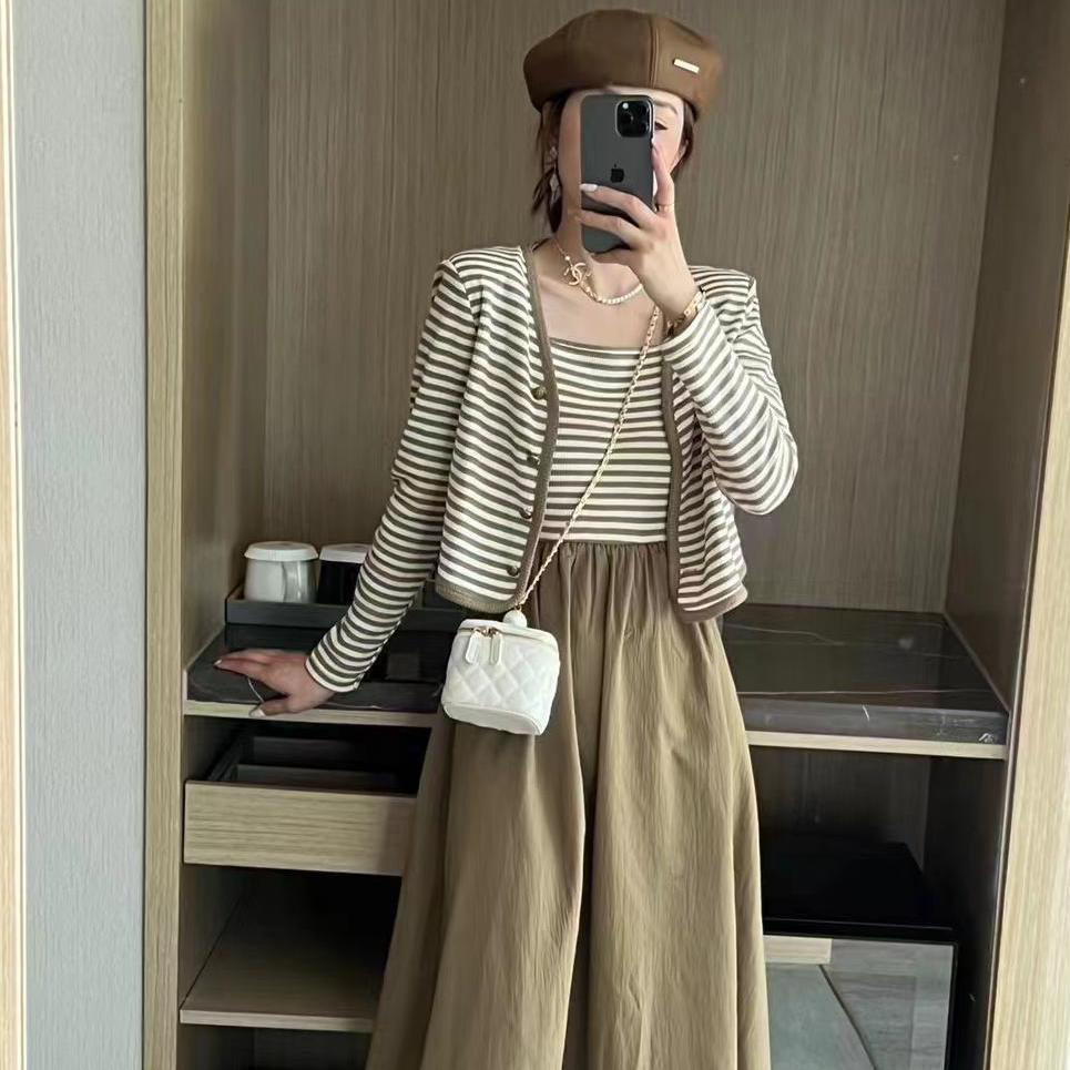新品秋季溫柔風小眾連衣裙少女2023新款韓版拼接吊帶裙+條紋外套