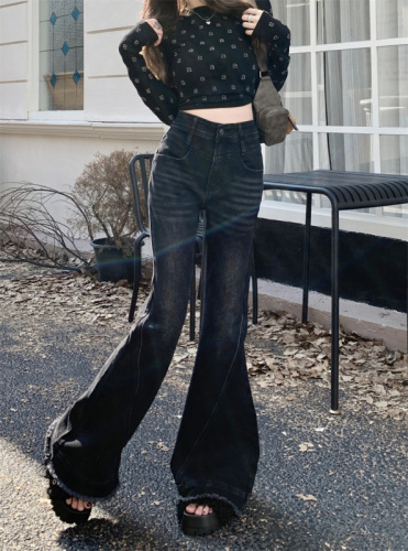 Actual shot of autumn new high-waisted slimming and versatile long jeans with slightly flared edges for women