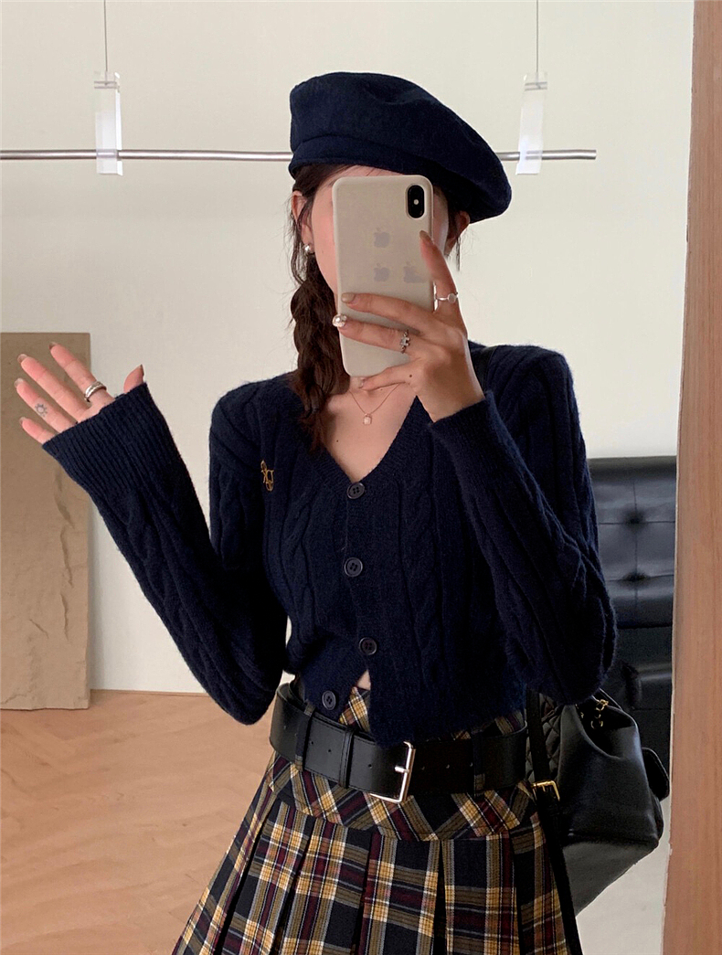 學院風V領刺繡短款針織開衫女裝秋冬季新款修身長袖上衣毛衣外套