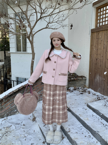 Real shot of gentle and sweet doll collar woolen coat plaid skirt two-piece set