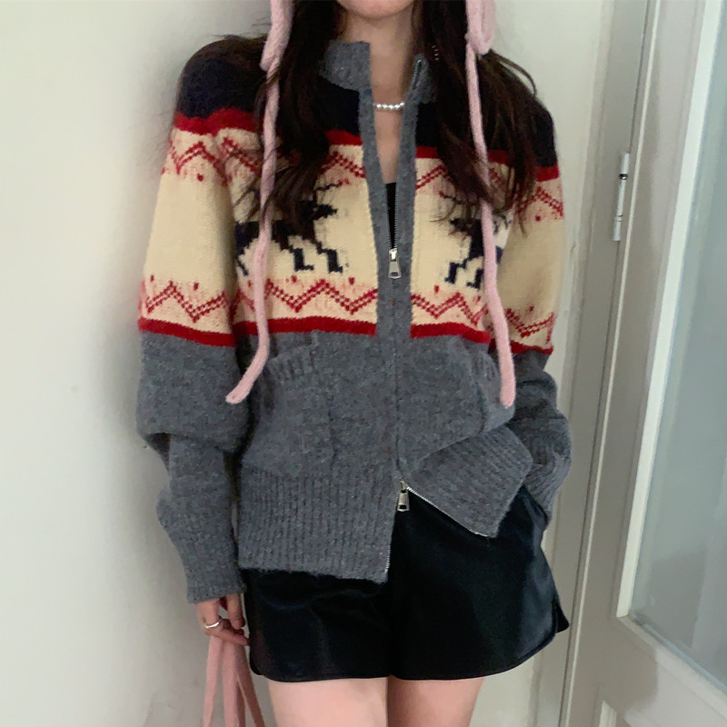 Real shot, festive atmosphere, retro deer jacquard sweater, zipper pocket sweater, cardigan sweater