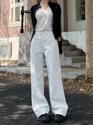 Actual shot of loose white versatile crotch-covering jeans, trousers, straight-leg pants, and floor-length pants for women
